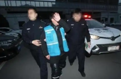 男子回家目睹妻子出轨持刀追砍_浙江温州街头砍人事件_现场抓出轨妻子