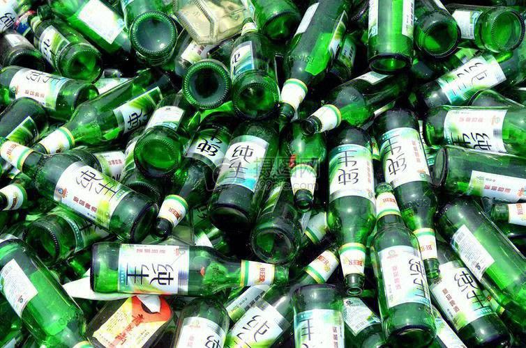 啤酒厂回收的瓶子怎么处理__为什么啤酒瓶回收白酒瓶不回收