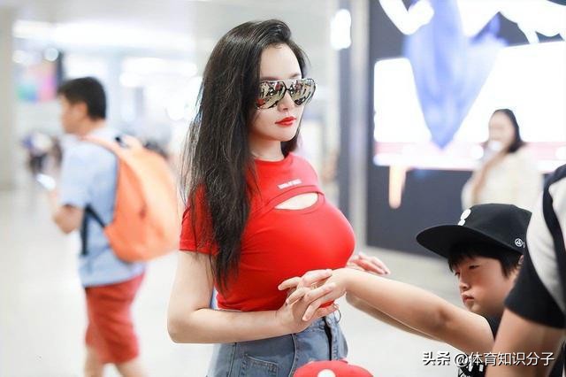 邹市明全家福_邹市明老婆家庭背景_冉莹颖卡戴珊相似度