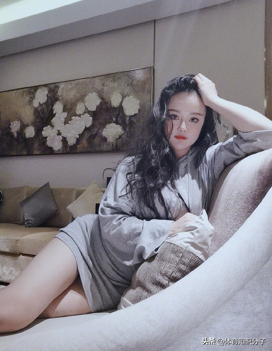 邹市明全家福_邹市明老婆家庭背景_冉莹颖卡戴珊相似度