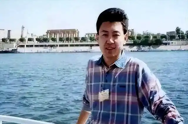 杨柳三段婚姻失败_央视最帅主持人杨柳感情经历_播音员杨柳的五段婚姻