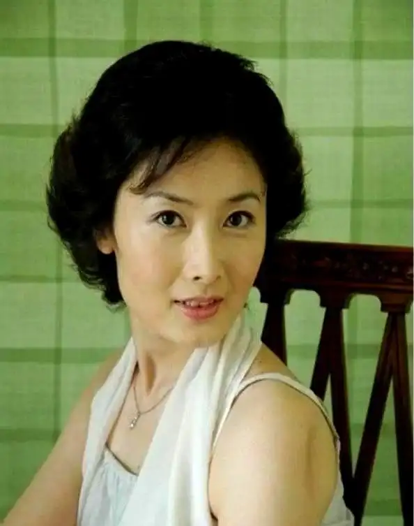 杨柳三段婚姻失败_央视最帅主持人杨柳感情经历_播音员杨柳的五段婚姻