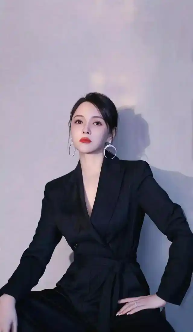 伊能静出轨离婚_伊能静秦昊婚姻危机_伊能静秦昊股份变动离婚传闻